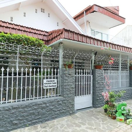 Emy'S Guesthouse Jenggrik Exterior photo